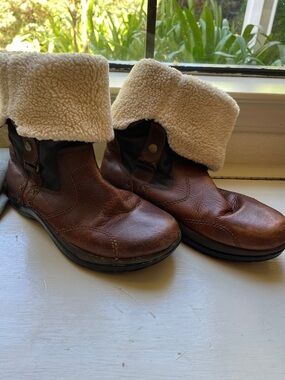 Earth Women's Brown and Dark Brown Leather Ankle Boots. Middy/Short.